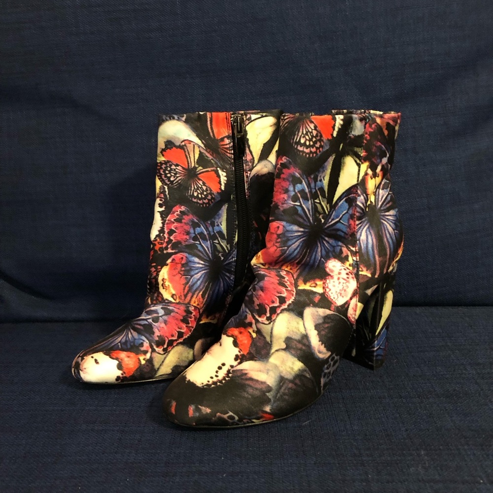 NM Neiman Marcus 4" Chunky Heel Multi Color Butterfly Pattern Boots 5.5 M